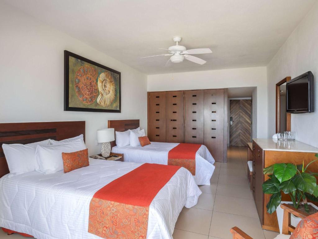 Resort Grand Double Room with Two Double Beds and Balcony or Terrace