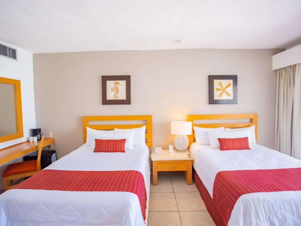 Resort Club Double Room with Two Double Beds and Bath Tub - Balcony