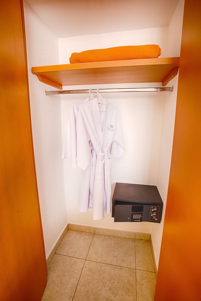 Img - Club Room, 2 Double Beds, Balcony