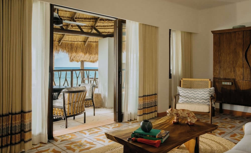 Img - Suite, 1 Bedroom, Oceanfront