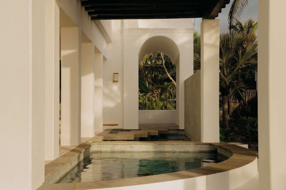 Img - Suite, 2 Bedrooms, Oceanfront (Plunge Pool)