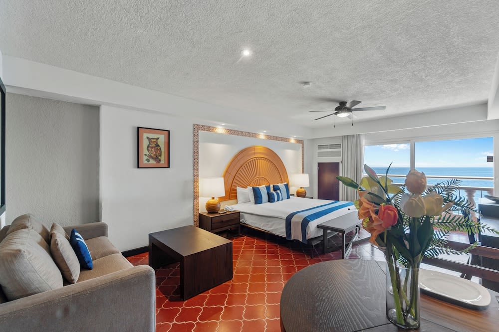 Img - Deluxe Studio, Ocean Front