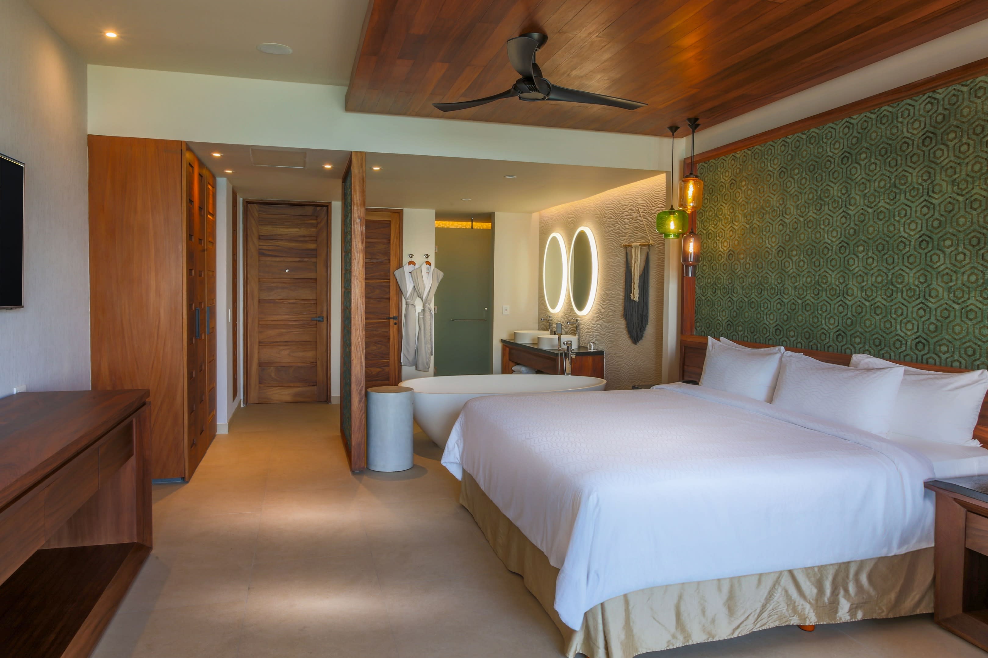 Img - Platinum king master suite