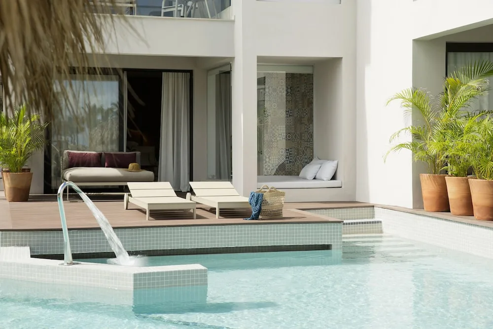 Img - Excellence Club Honeymoon Swim-Up Suite + 20% OFF SPA