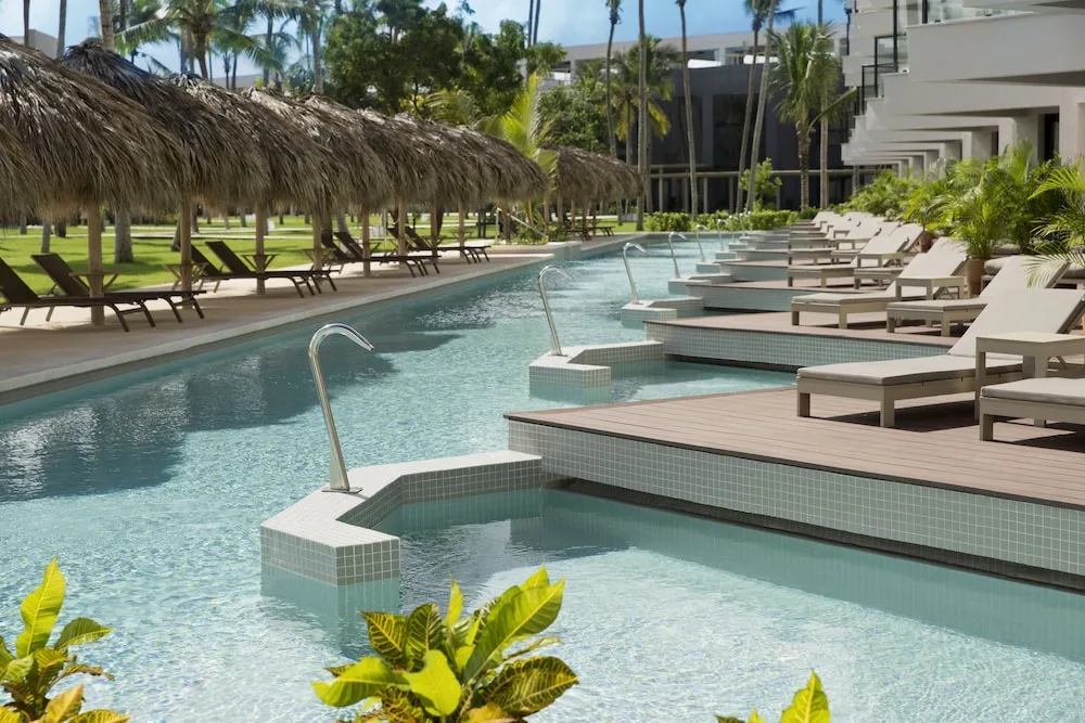 Img - Excellence Club Junior Swim-Up Suite + 20% OFF SPA