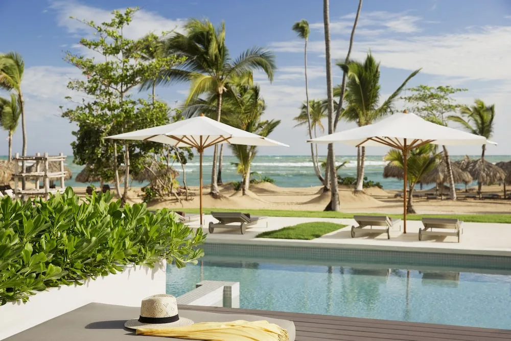 Img - Excellence Club Beach Front Honeymoon Swim-up Suite + 20% OFF SPA