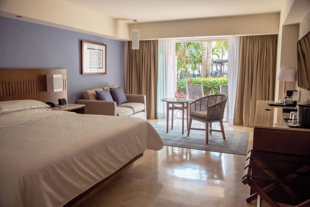 Img - Deluxe Room, 1 King Bed, Garden View, Ground Floor