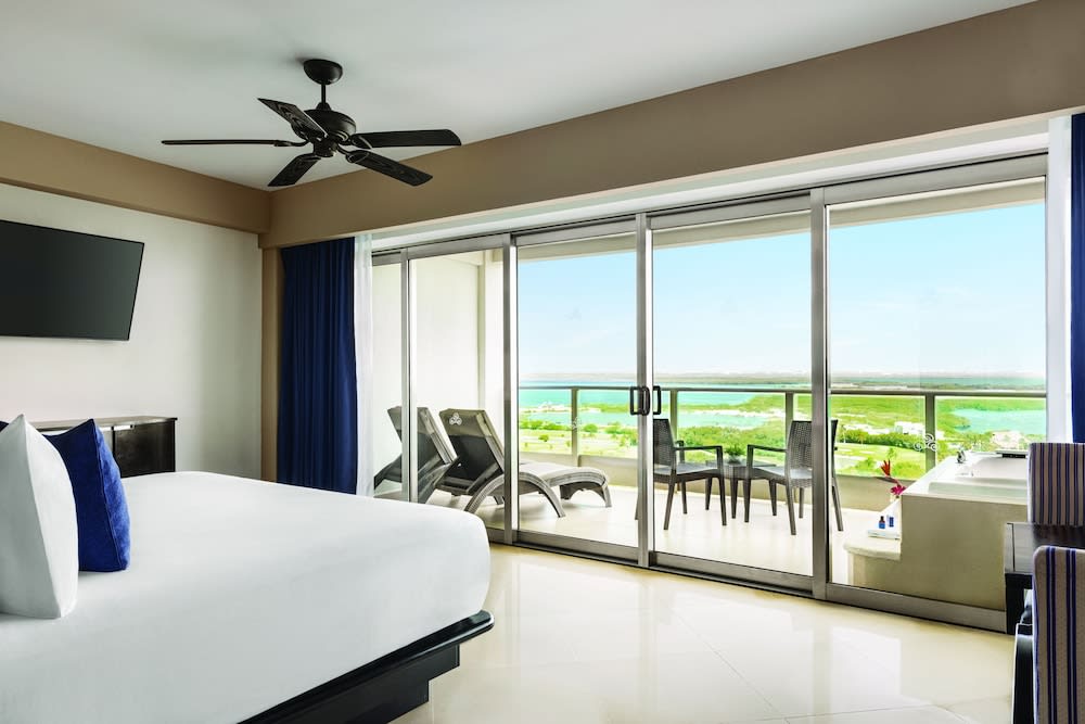 Img - Deluxe Suite, 1 King Bed
