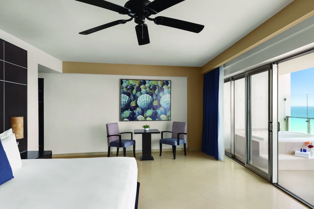 Img - Suite, 1 King Bed, Oceanfront