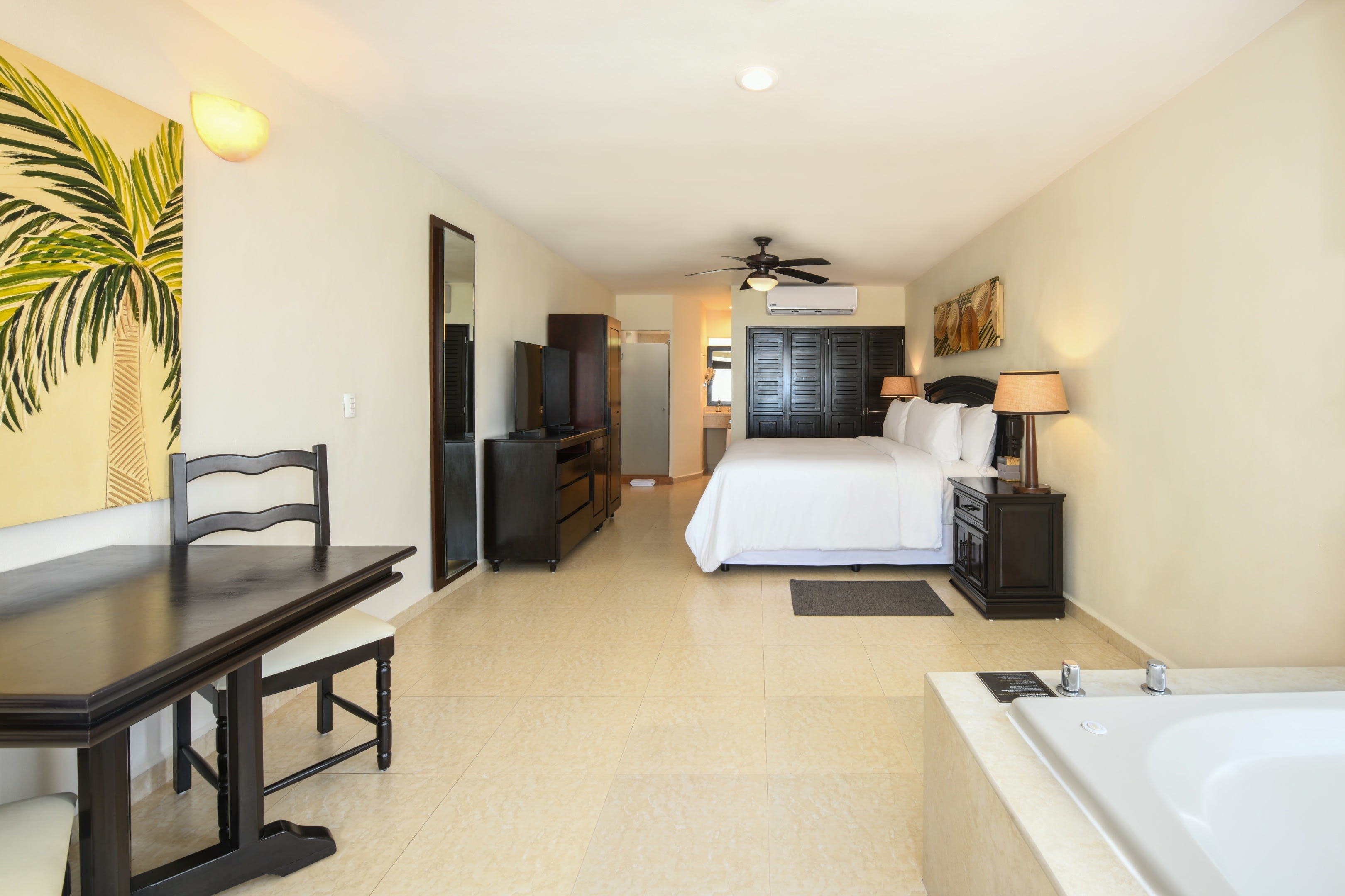 Img - Ocean Front Swim Up Junior Suite OFJRSUSE