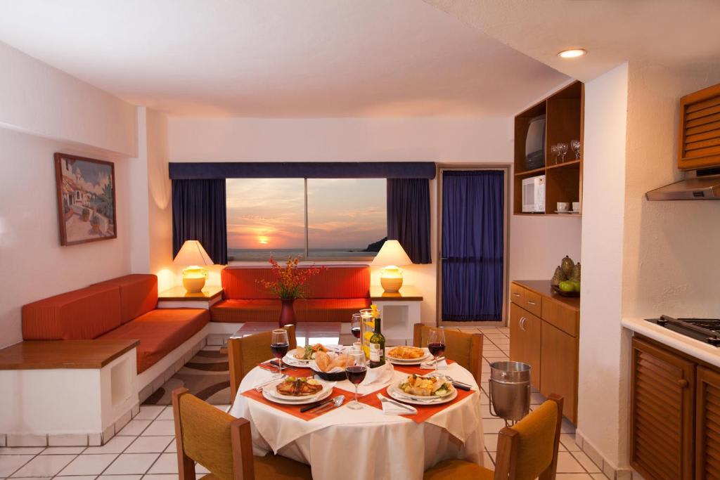 Suite con zona de cocina y vistas al mar