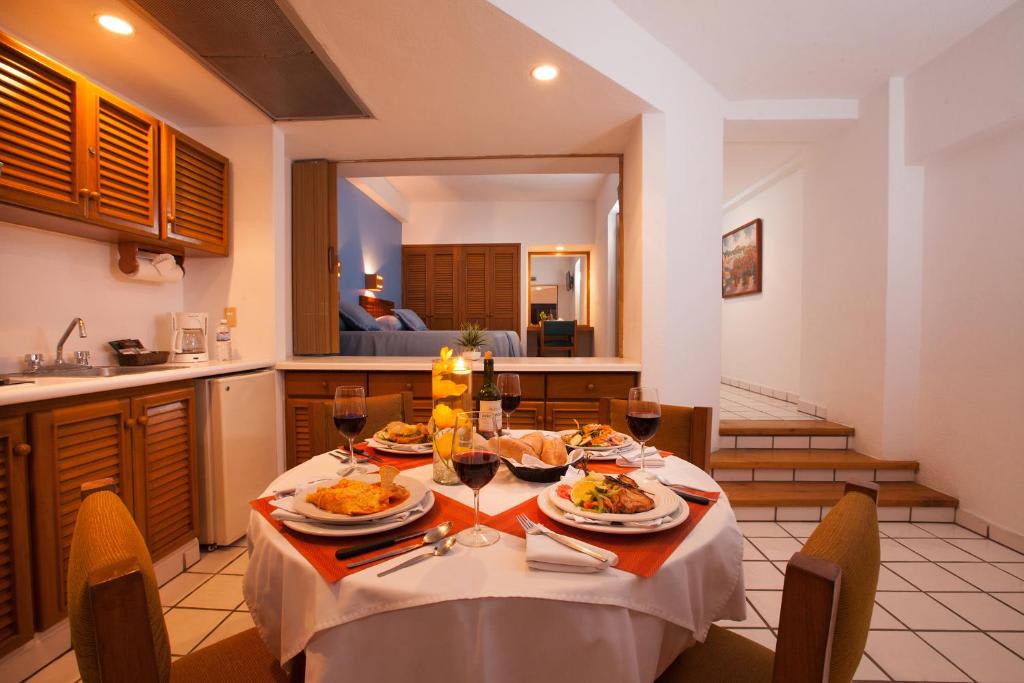 Suite con zona de cocina y vistas al mar