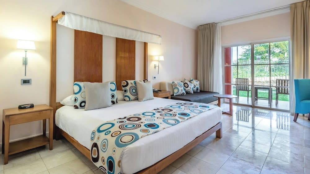 Img - Superior Room, 1 King Bed, Garden View (Adults Only)