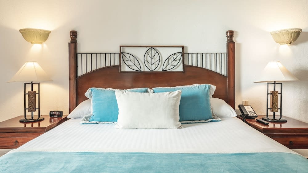 Img - Deluxe Room, 1 King Bed, Garden View