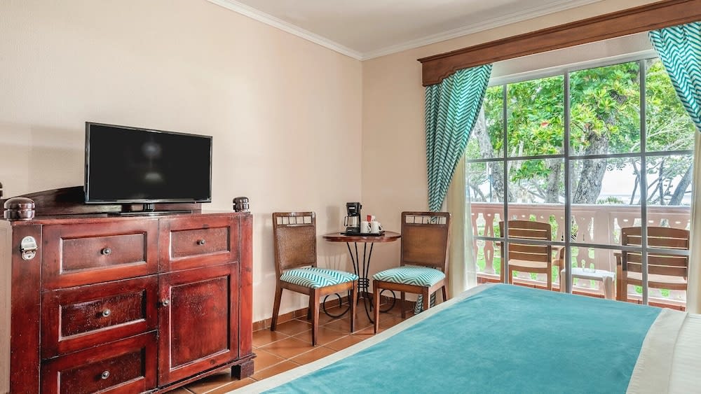 Img - Deluxe Room, 1 King Bed, Ocean View