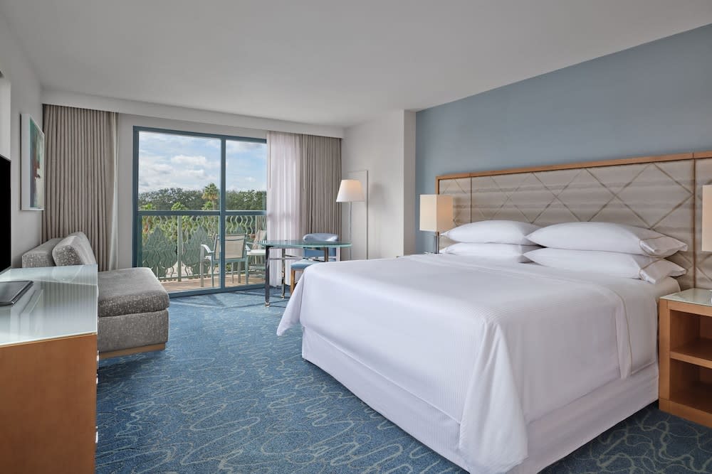 Img - Habitación Deluxe, 1 cama King size con sofá cama, vista al resort (Balcony)