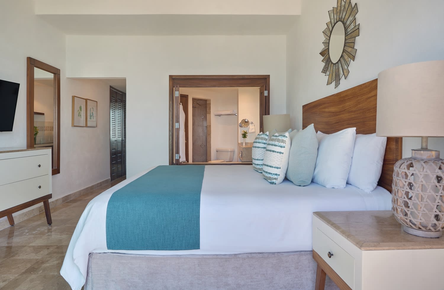 Img - Deluxe room oceanfront with Jacuzzi free wifi