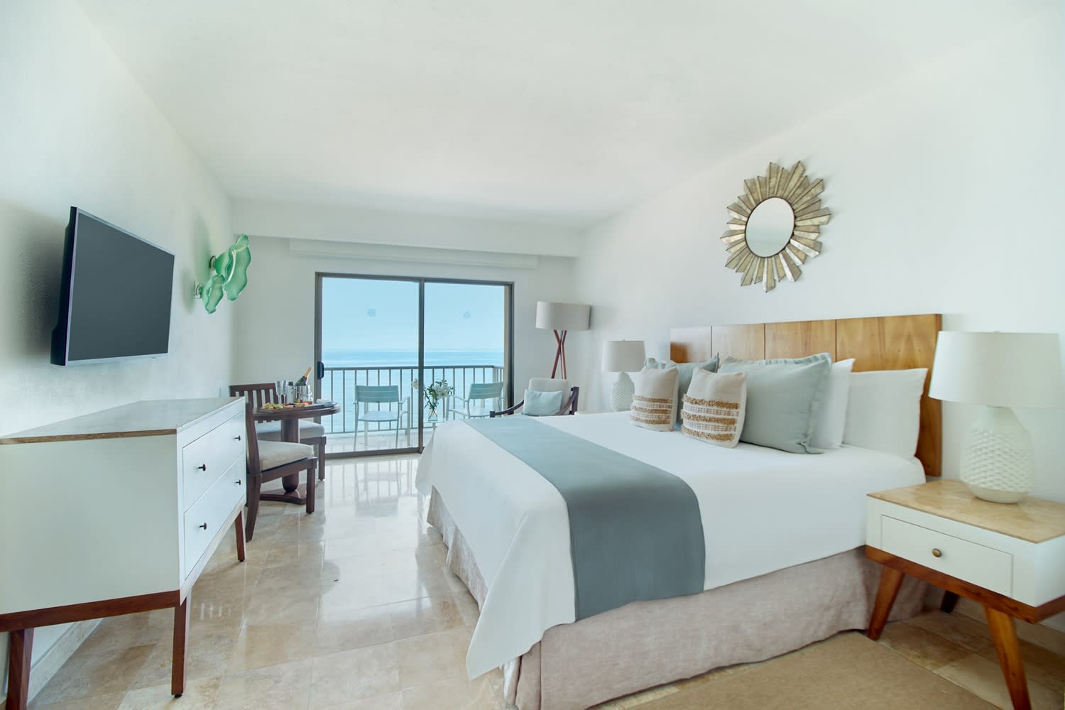 Img - Deluxe king with balcony oceanfront - free wifi