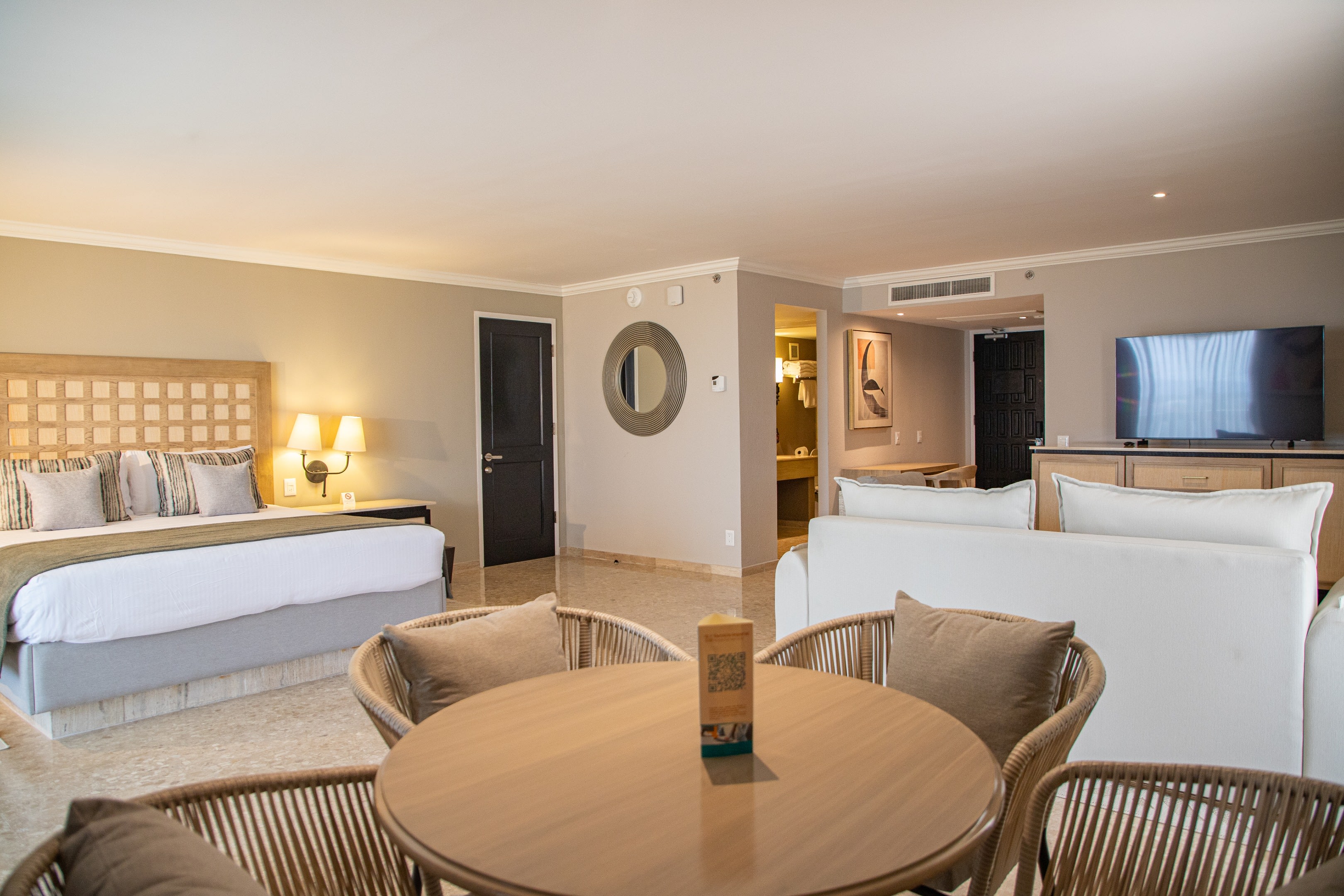 Img - Junior suite king golf view