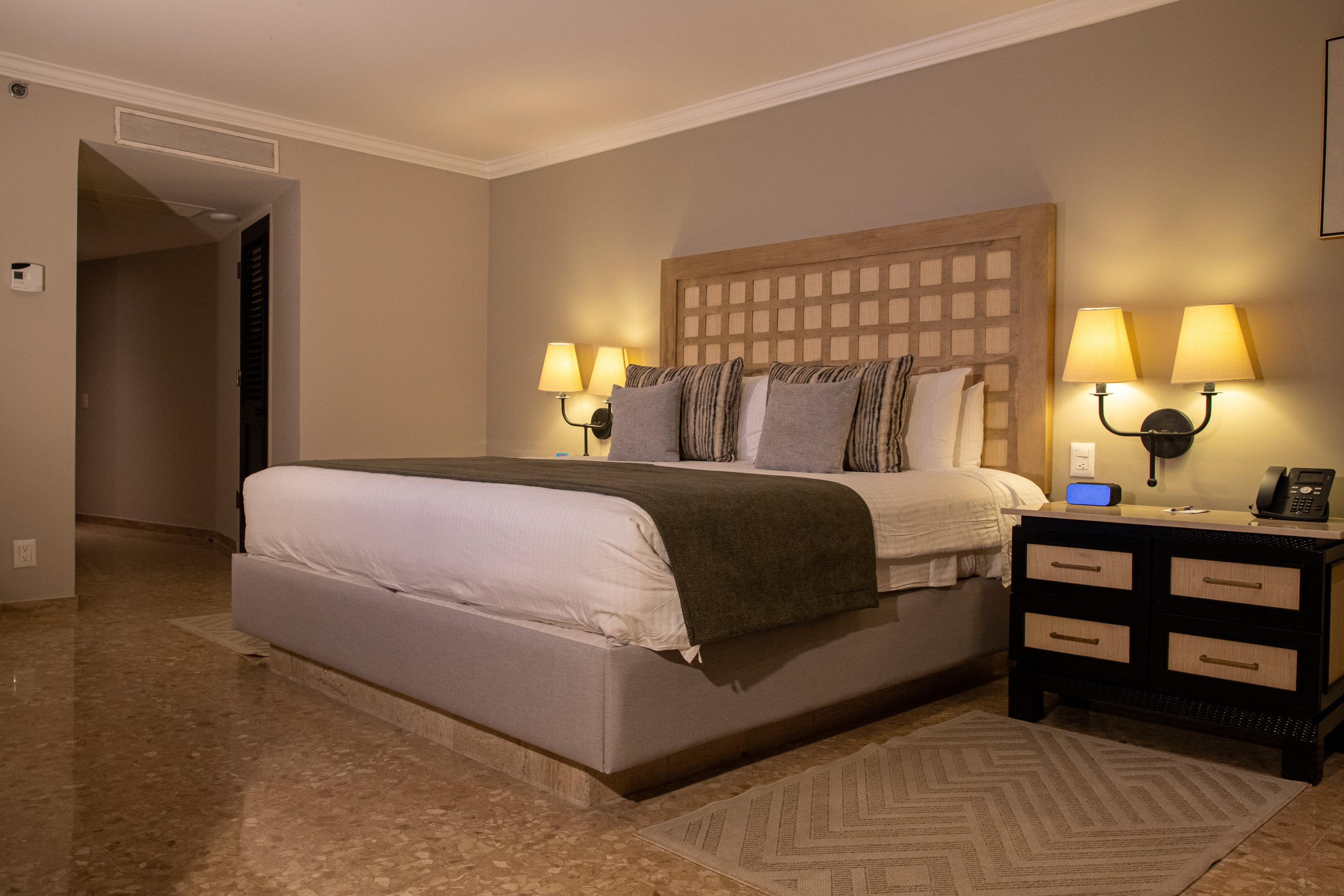 Img - Deluxe king oceanfront