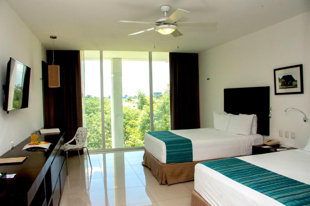 Superior Deluxe Room with Mini Refrigerator and Garden View, 2 double beds