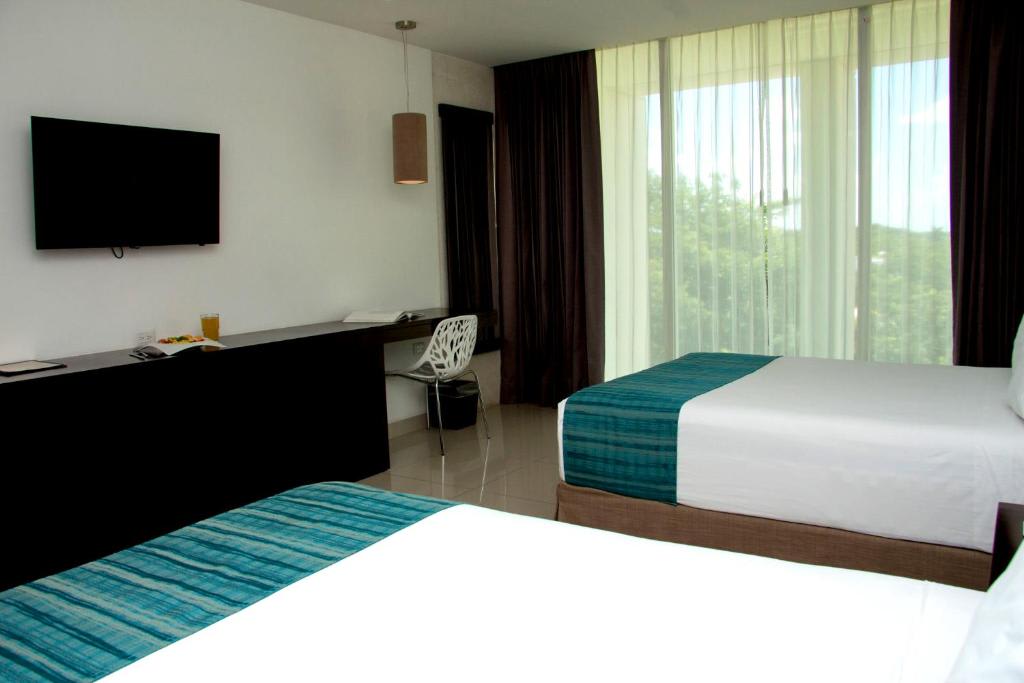 Superior Deluxe Room with Mini Refrigerator and Garden View, 2 double beds