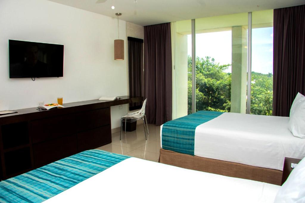 Superior Deluxe Room with Mini Refrigerator and Garden View, 2 double beds