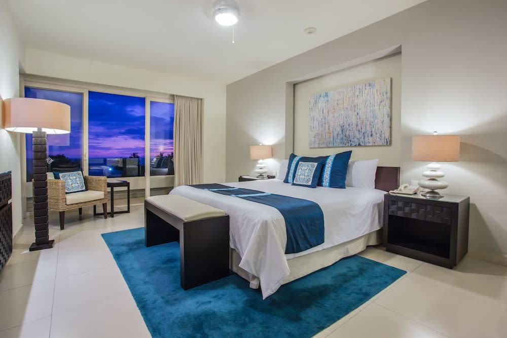 Img - Room, Multiple Beds, Balcony