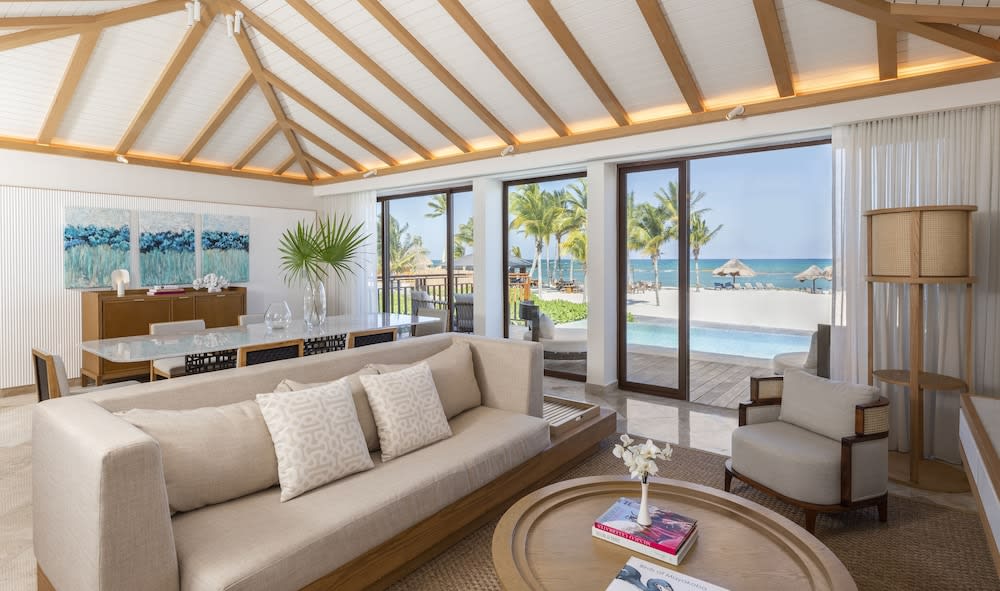 Img - Premium Suite, 1 King Bed, Non Smoking, Beachfront