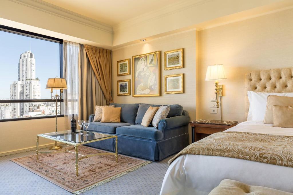 Habitación Grand Deluxe con cama extragrande y vistas a la ciudad