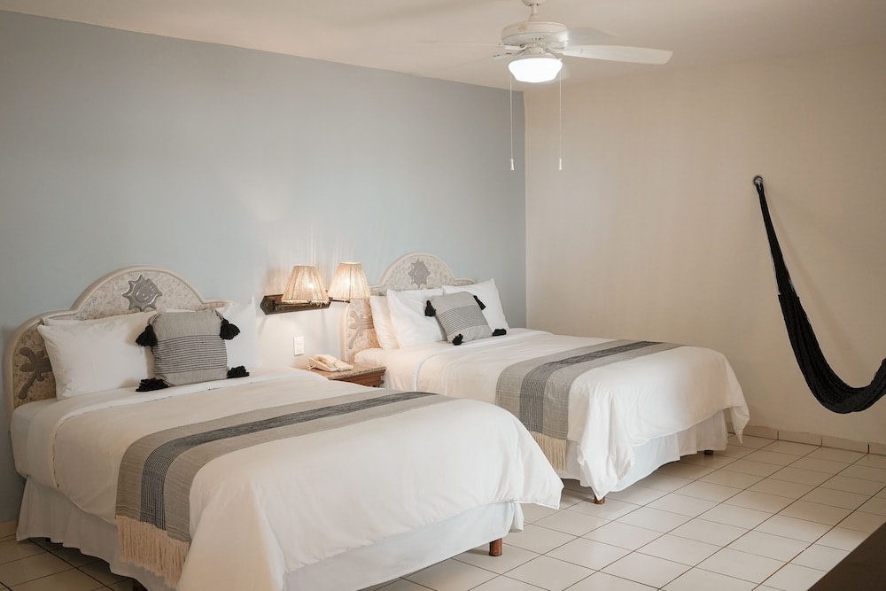 Img - Standard Room, 2 Queen Beds, Ocean View