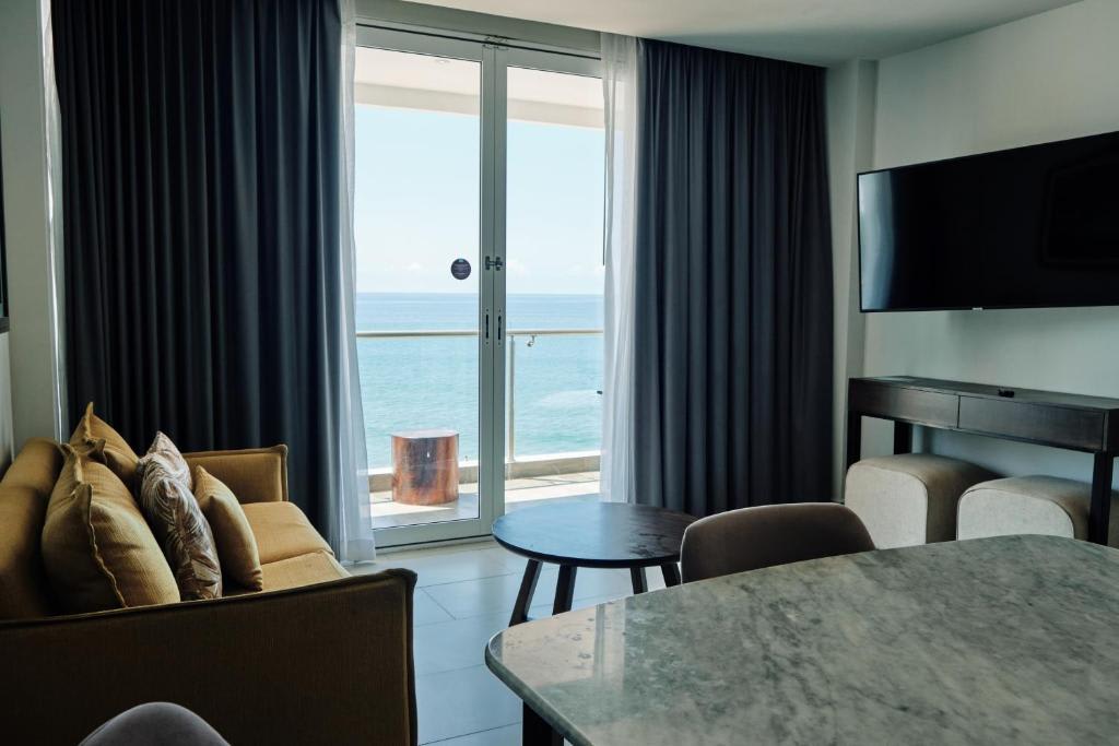 Suite de lujo con vistas al mar