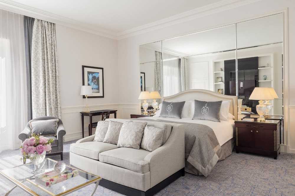 Img - Junior Suite, 1 King Bed with Sofa bed