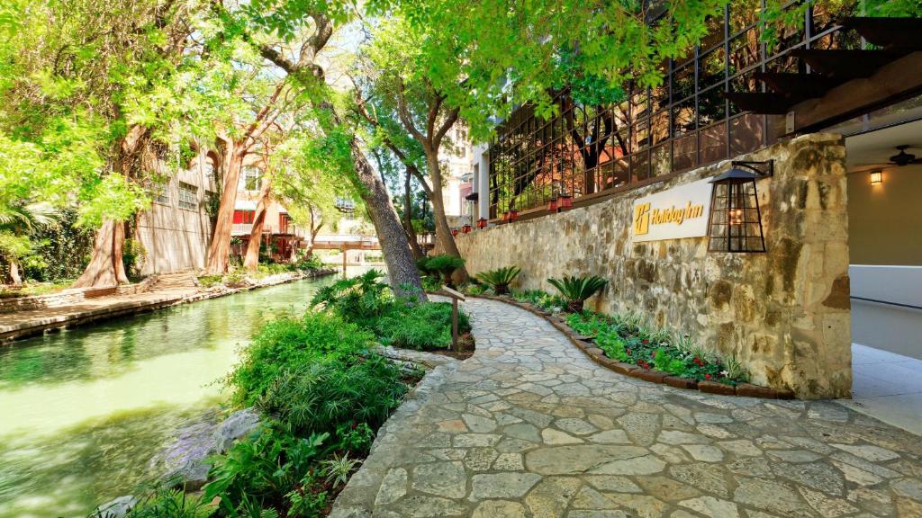 Holiday Inn San Antonio - Riverwalk, an IHG Hotel