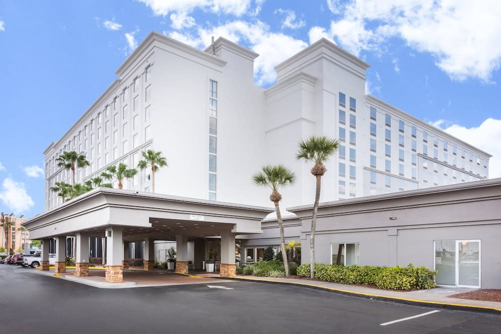 Holiday Inn & Suites Across From Universal Orlando, an IHG Hotel