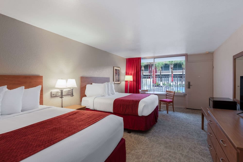 Img - Superior Room, 2 Queen Beds, Pool View