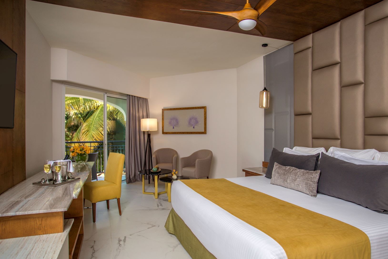 Img - Preferred Club junior suite tropical view king bed - SPCKTV