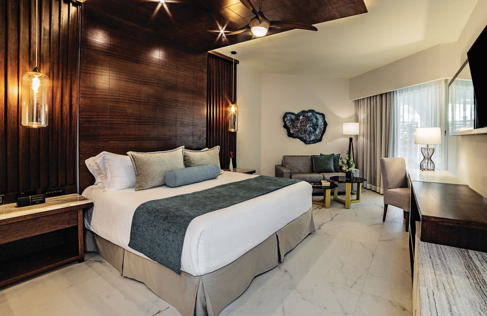 Img - Junior suite partial ocean view king bed - SDXKOV