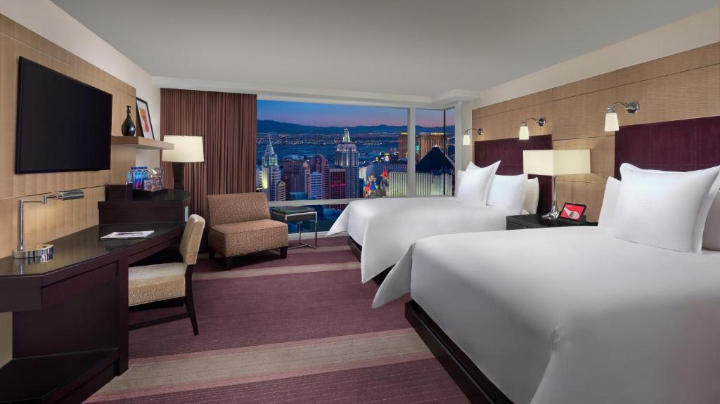 Alojamiento Deluxe con 2 camas grandes y vistas al Strip