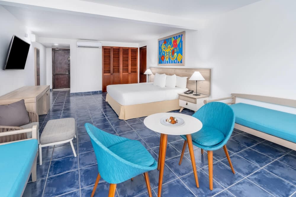 Img - Room, 1 King Bed, Ocean View (Plus)