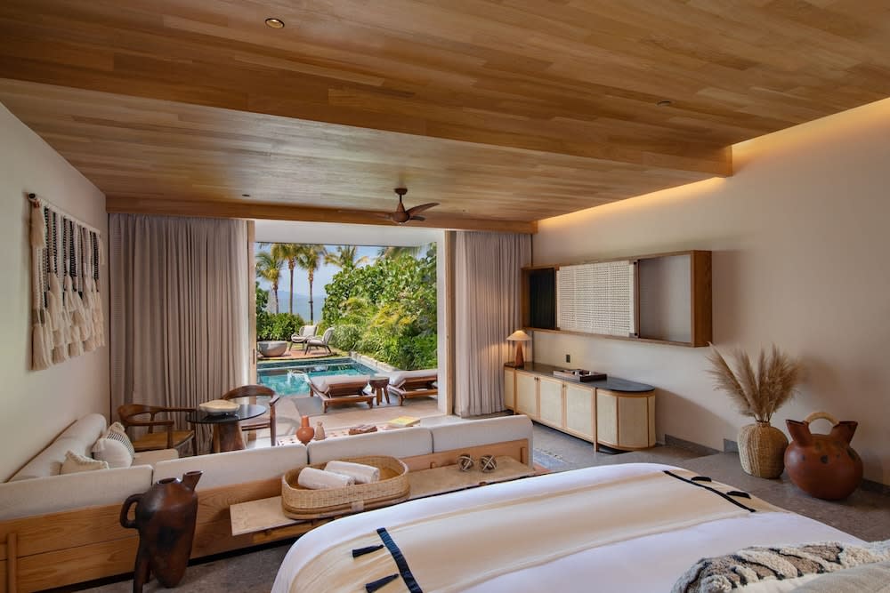 Img - Marvelous, Suite, 1 King, Oceanfront, Beach front access
