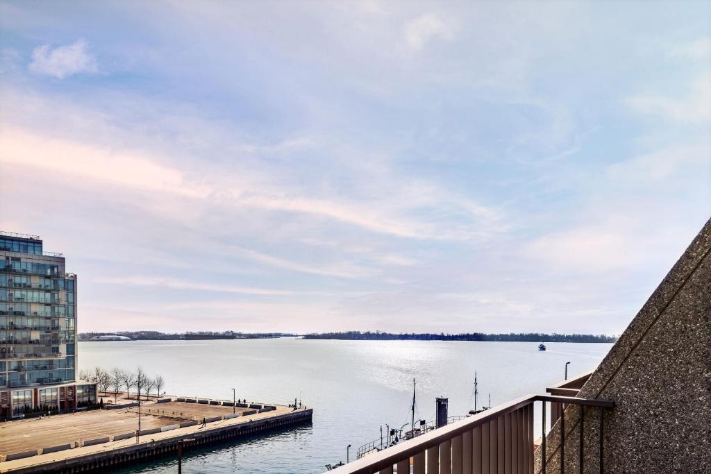 Premium King Room with Balcony and Lake View