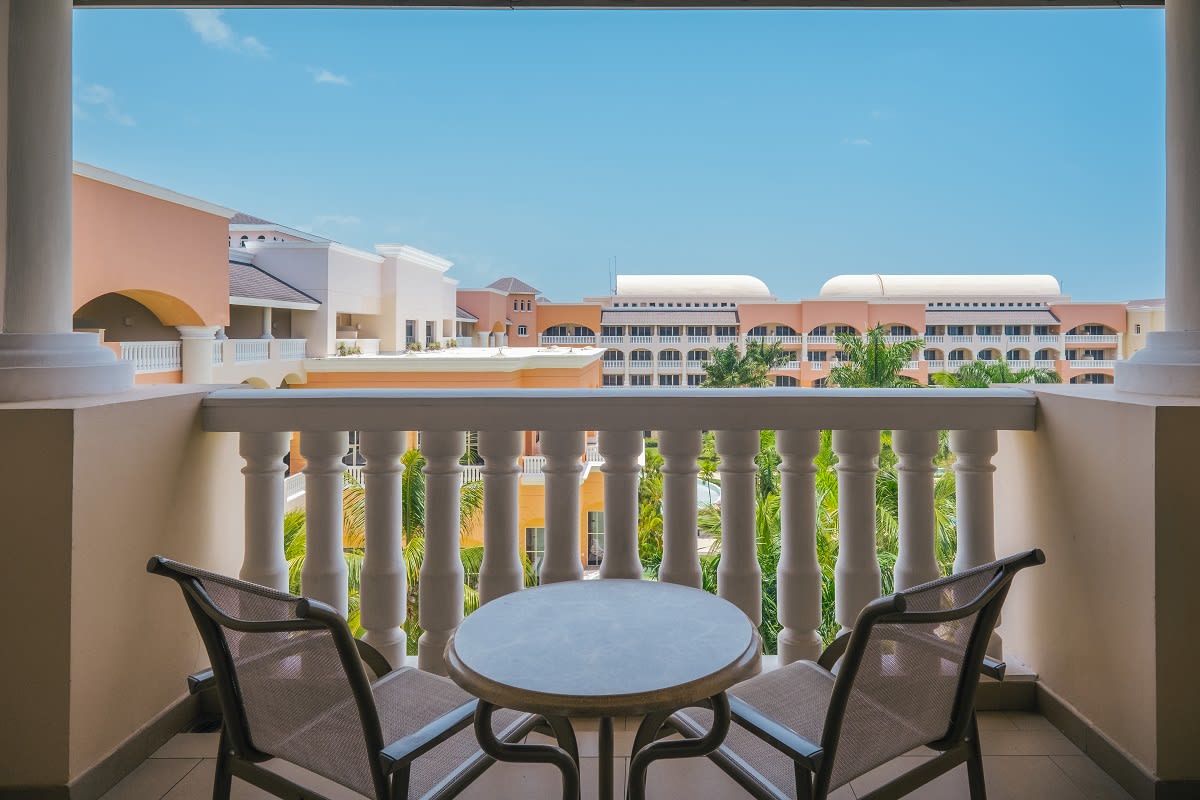 Img - Junior suite near pool