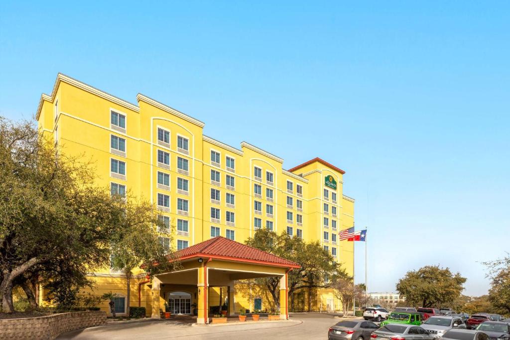 La Quinta Inn & Suites by Wyndham San Antonio Medical Ctr NW