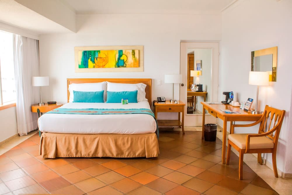 Img - Luxury Room, 1 King Bed, Ocean View