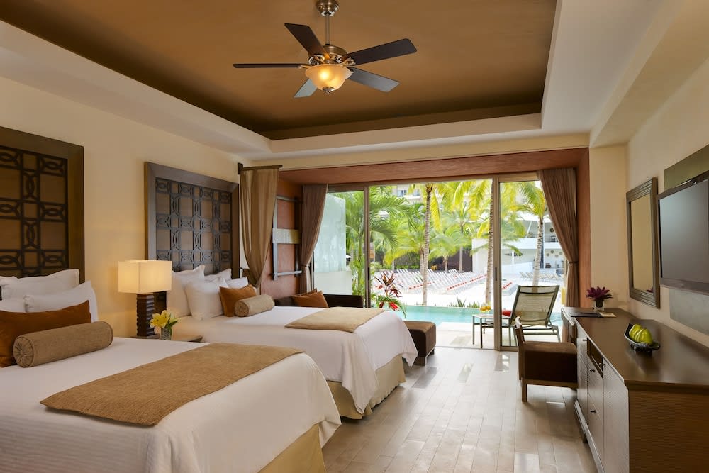 Img - Jr. Suite Swimout 2 double beds