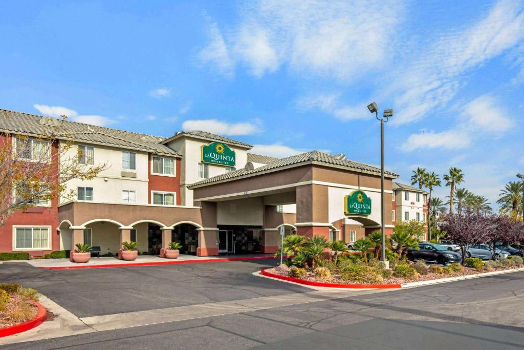 La Quinta Inn & Suites by Wyndham Las Vegas Red Rock