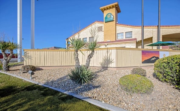 un edificio con una torre de reloj encima en La Quinta Inn by Wyndham El Paso Cielo Vista, en El Paso