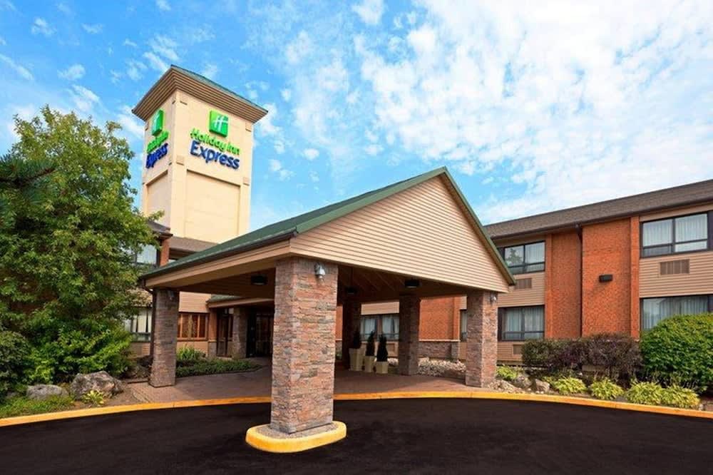 Holiday Inn Express Toronto East - Scarborough, an IHG Hotel