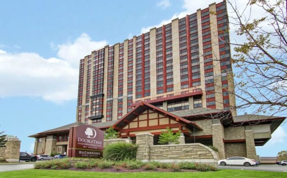 un gran edificio con un cartel delante en DoubleTree Fallsview Resort & Spa by Hilton - Niagara Falls, en Niagara Falls